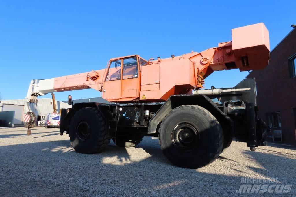 Liebherr LTL 1060 Jeřáby pro těžký terén