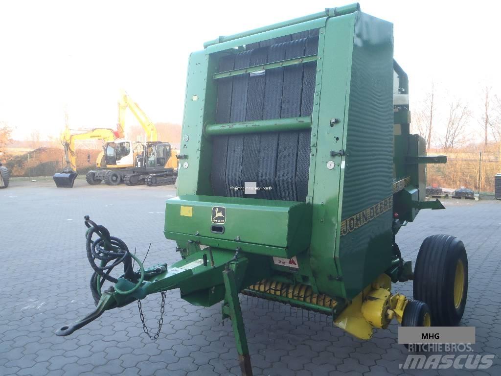 John Deere 590 Lis na válcové balíky