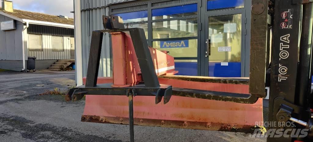 Pomo 2500 Tažené radlice