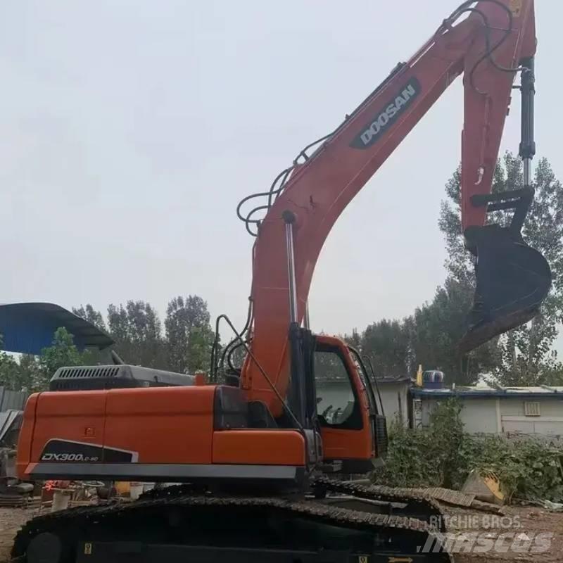 Doosan DX 300 Pásová rýpadla