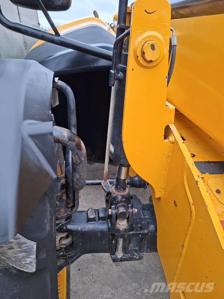 JCB 535-125 Teleskopické manipulátory