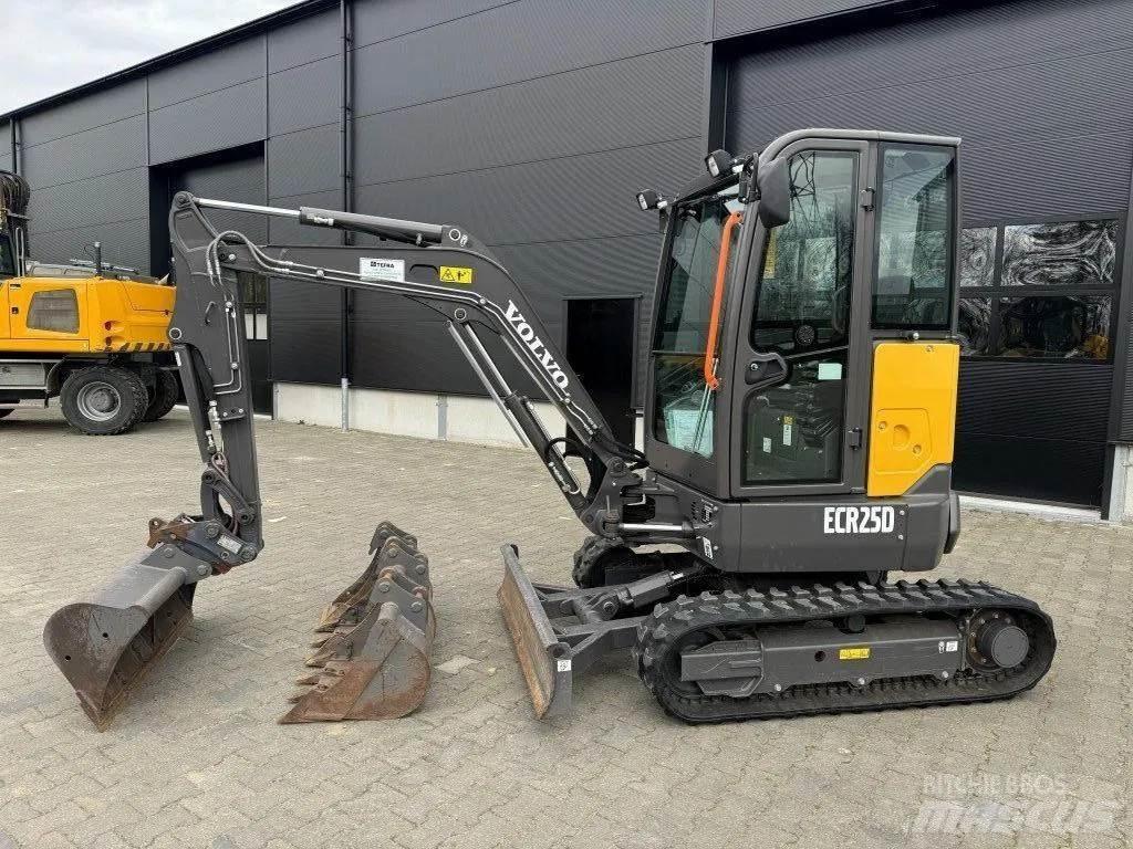 Volvo ECR25D Mini rýpadla < 7t