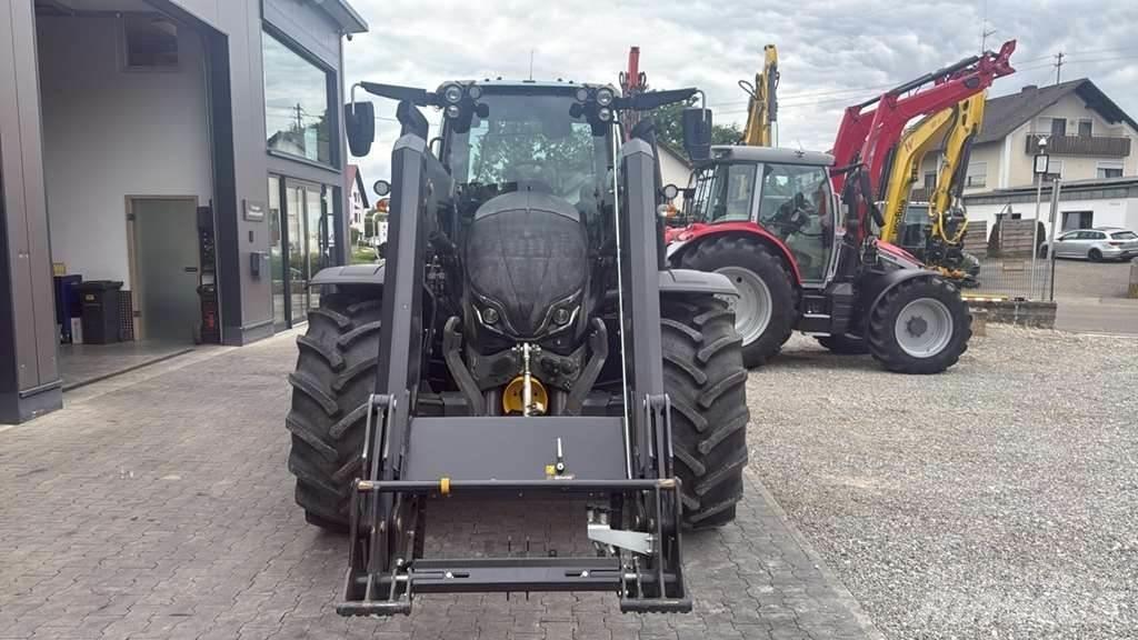 Valtra N175 Traktory