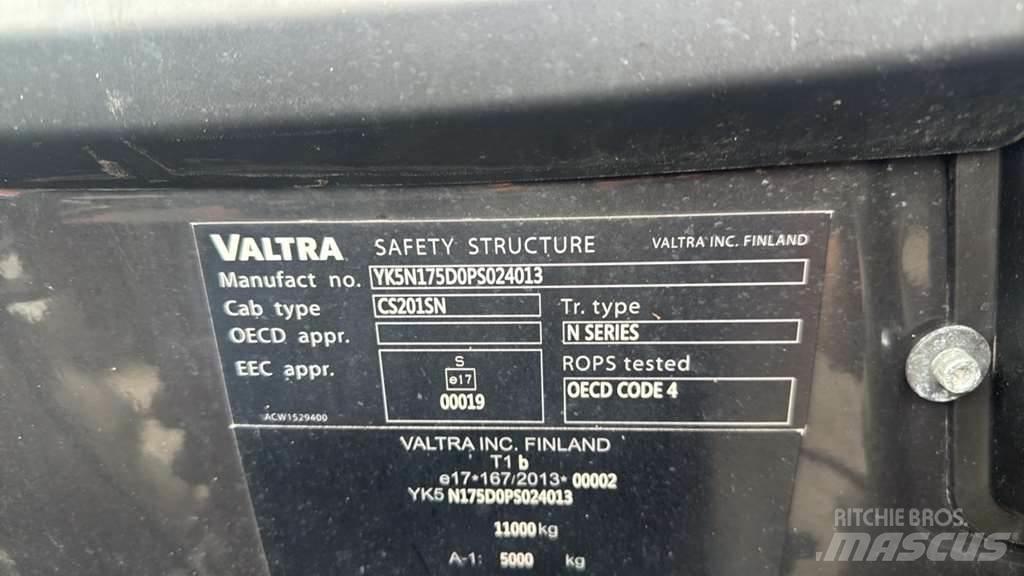 Valtra N175 Traktory