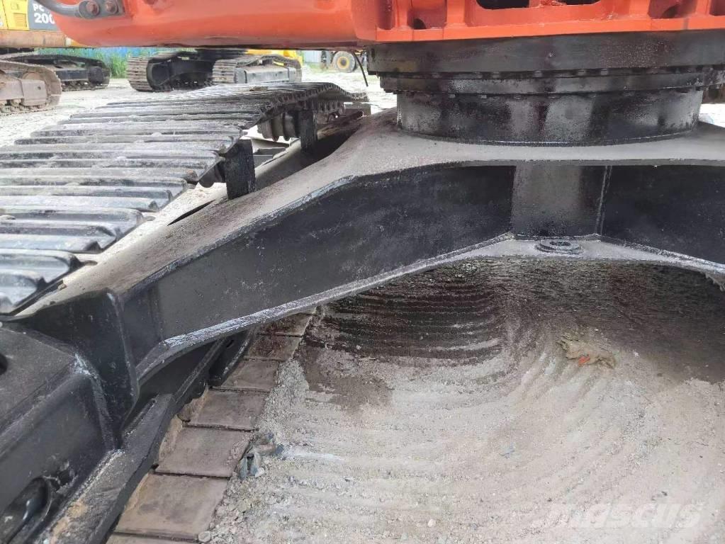 Doosan DX 225 LC Pásová rýpadla