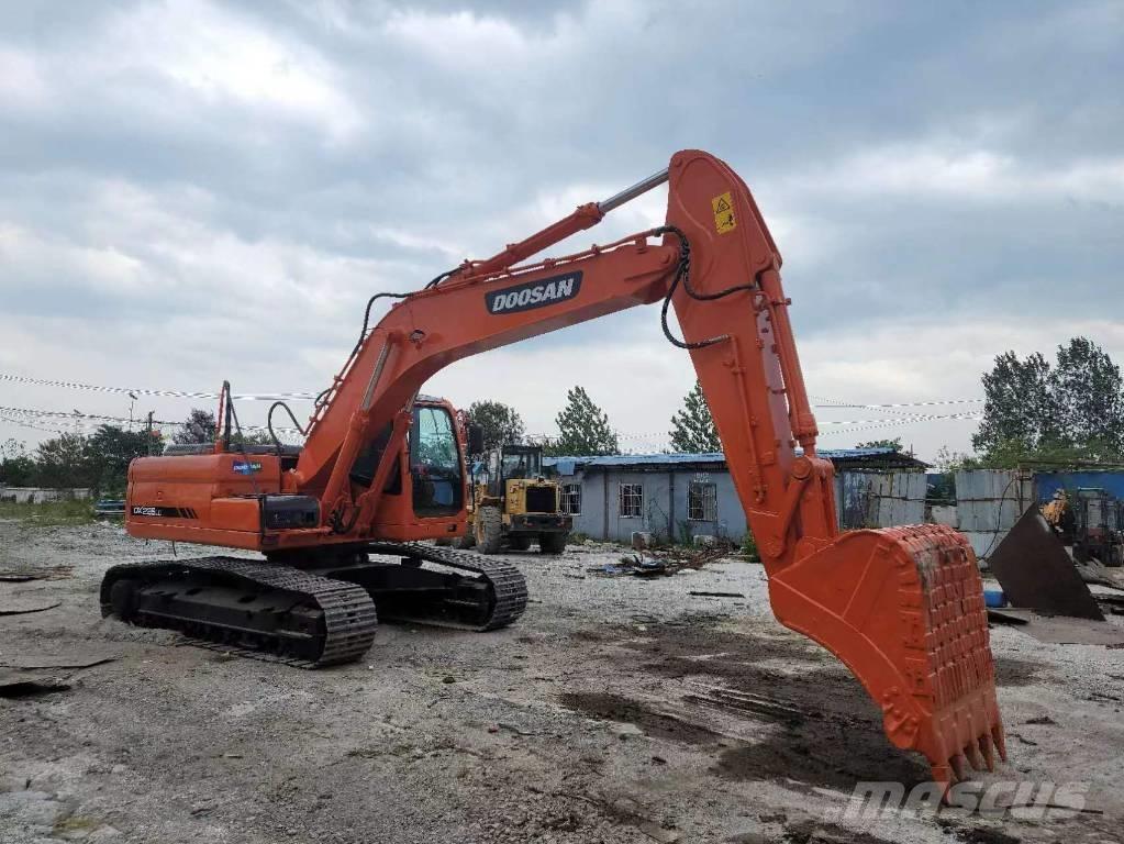 Doosan DX 225 LC Pásová rýpadla