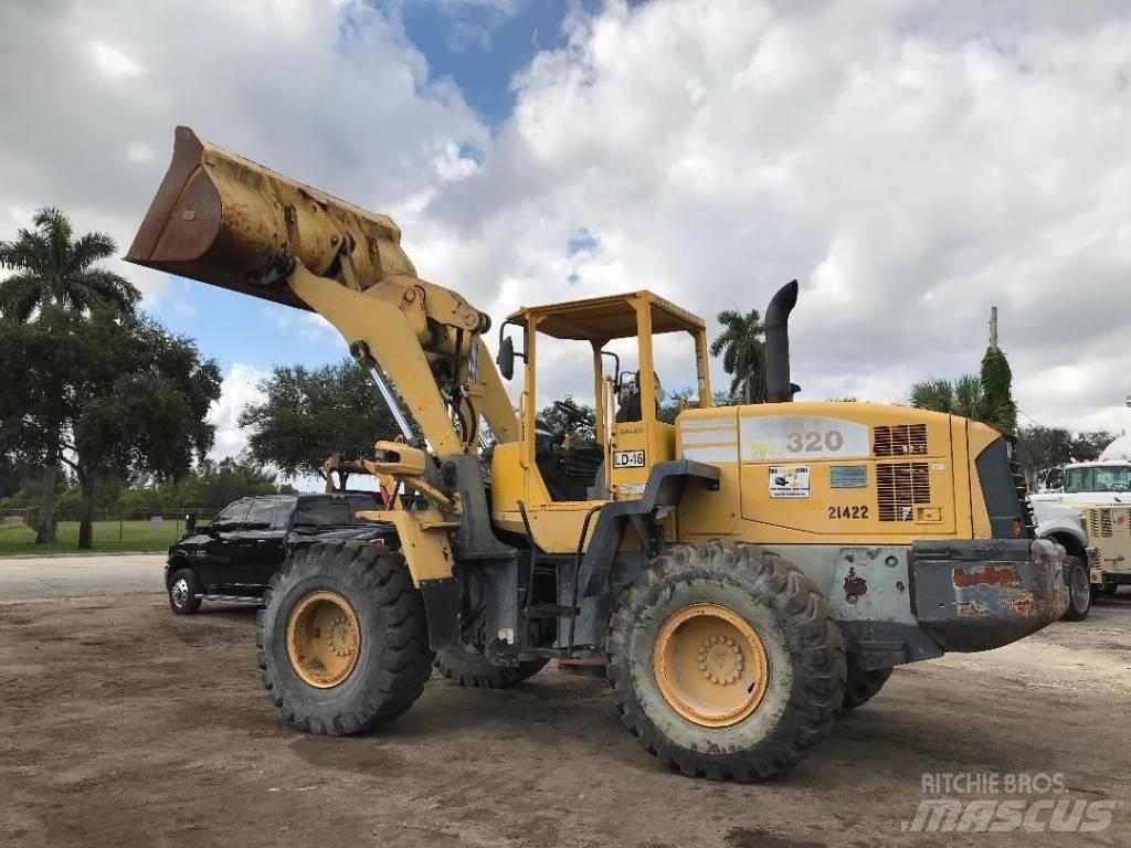 Komatsu WA320-5 Kolové nakladače