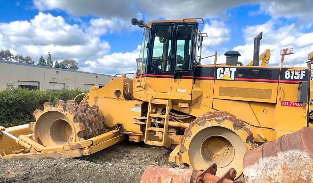 CAT 815 F Půdní kompaktory