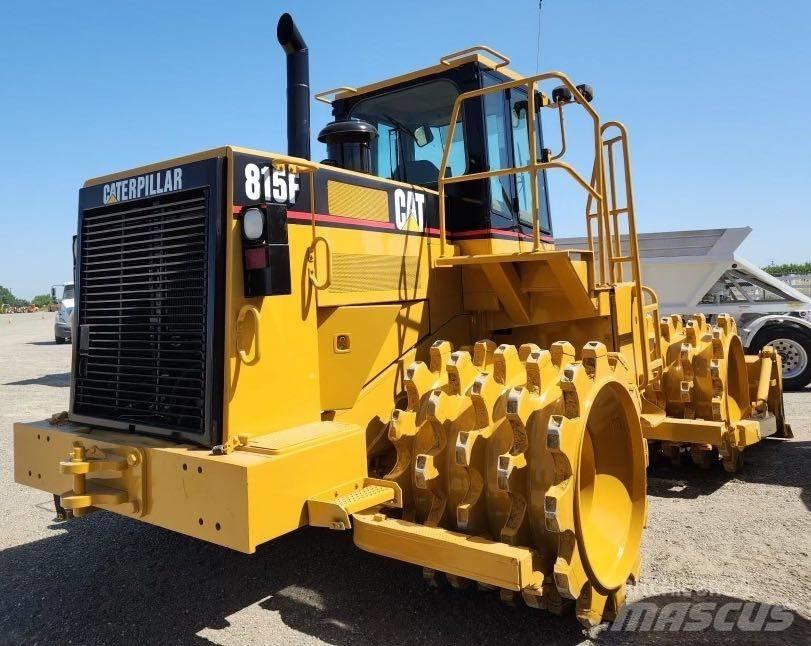 CAT 815 F Půdní kompaktory
