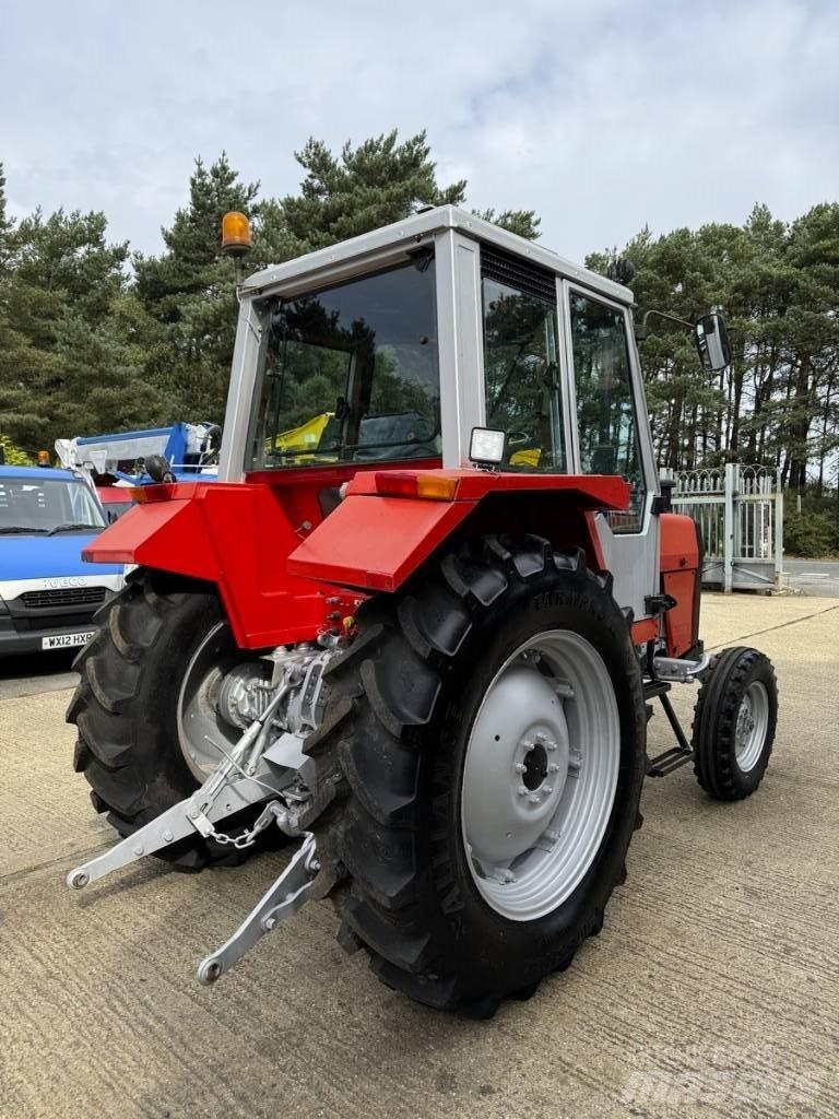 Massey Ferguson 690 Traktory