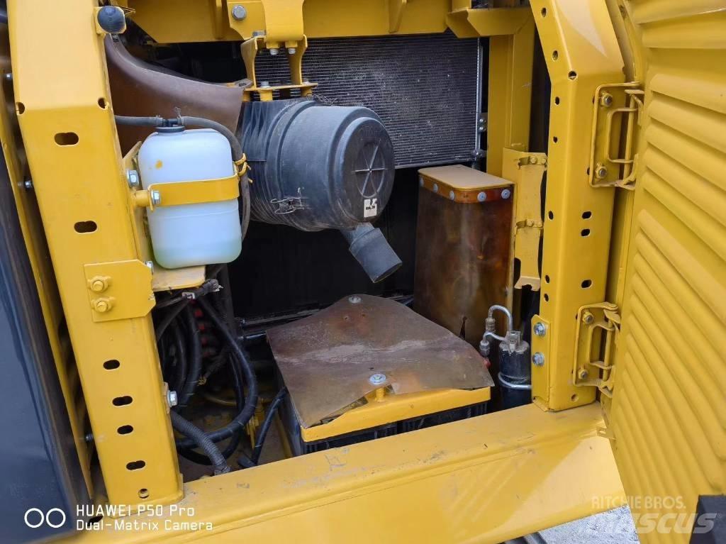 Komatsu PC130 Pásová rýpadla