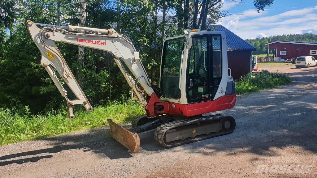 Takeuchi TB235 Mini rýpadla < 7t