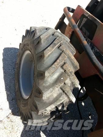  Pneus 11.5-15.3 Pneumatiky, kola a ráfky