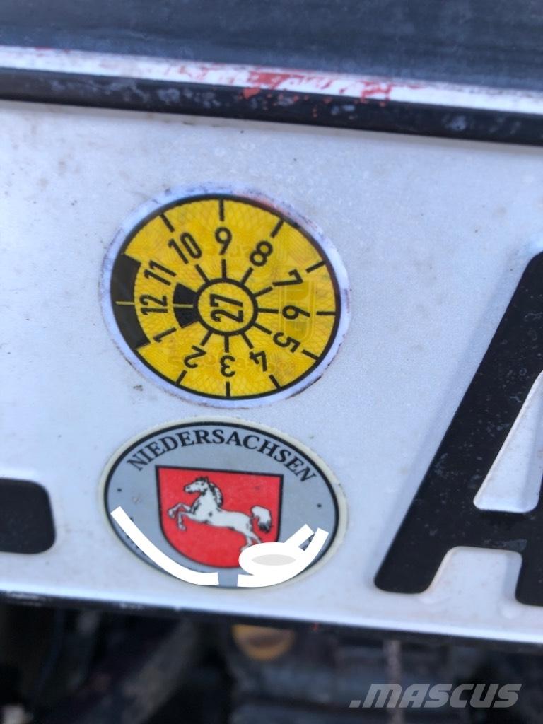 Shibaura ST 330 HST Kompaktní traktory