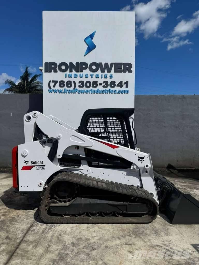 Bobcat T 740 Smykem řízené nakladače