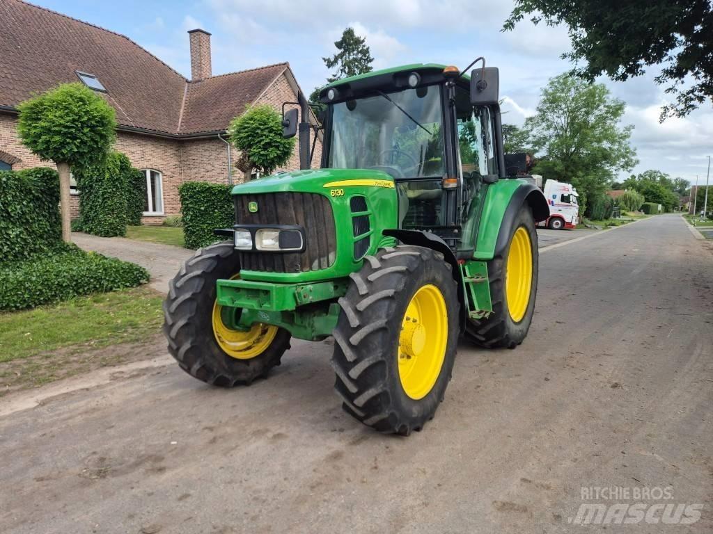 John Deere 6130 Traktory