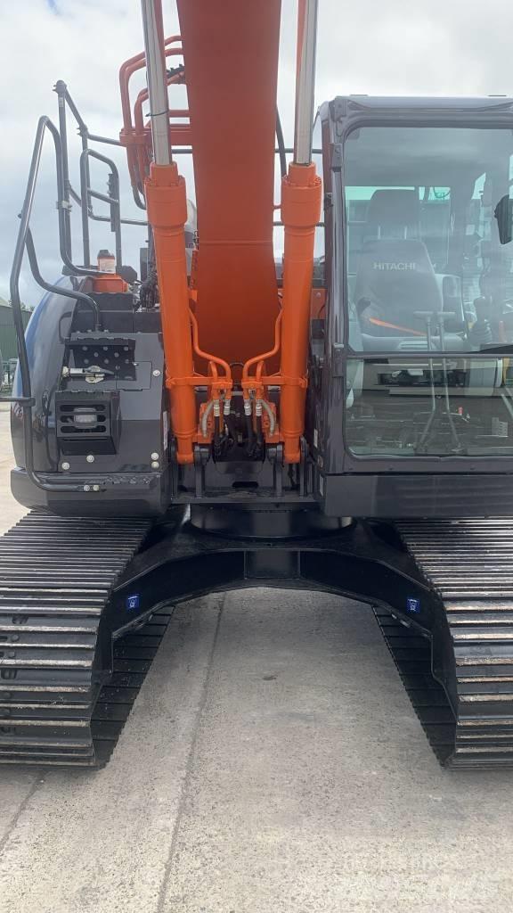 Hitachi ZX 135 US-6 Pásová rýpadla
