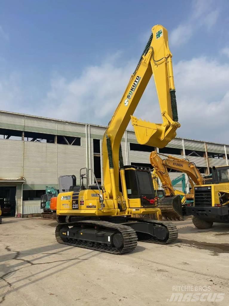 Komatsu PC 220-8 Pásová rýpadla