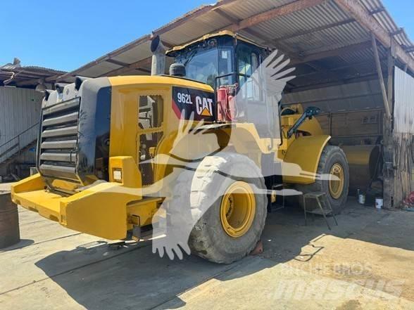 CAT 962L Kolové nakladače