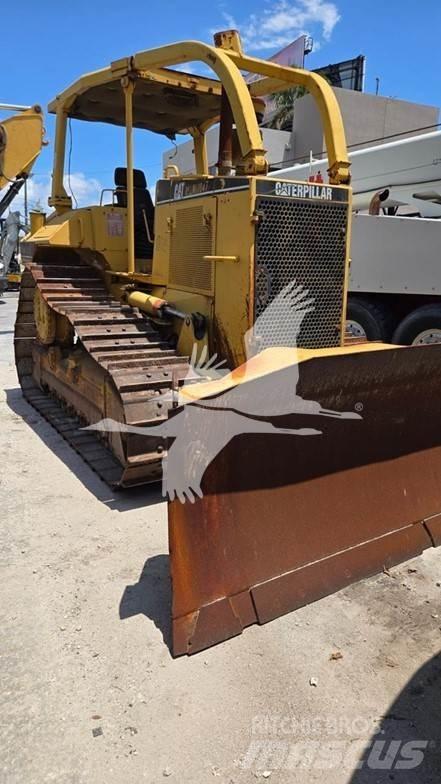CAT D6M Pásové dozery