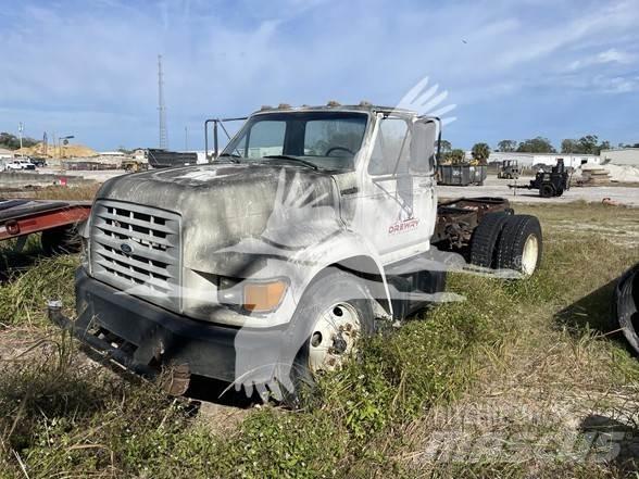 Ford F800 Nákladní vozidlo bez nástavby