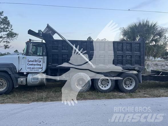 Mack RD688S Sklápěče