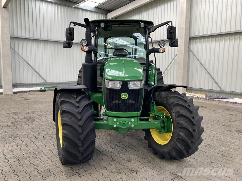 John Deere 5090M Traktory