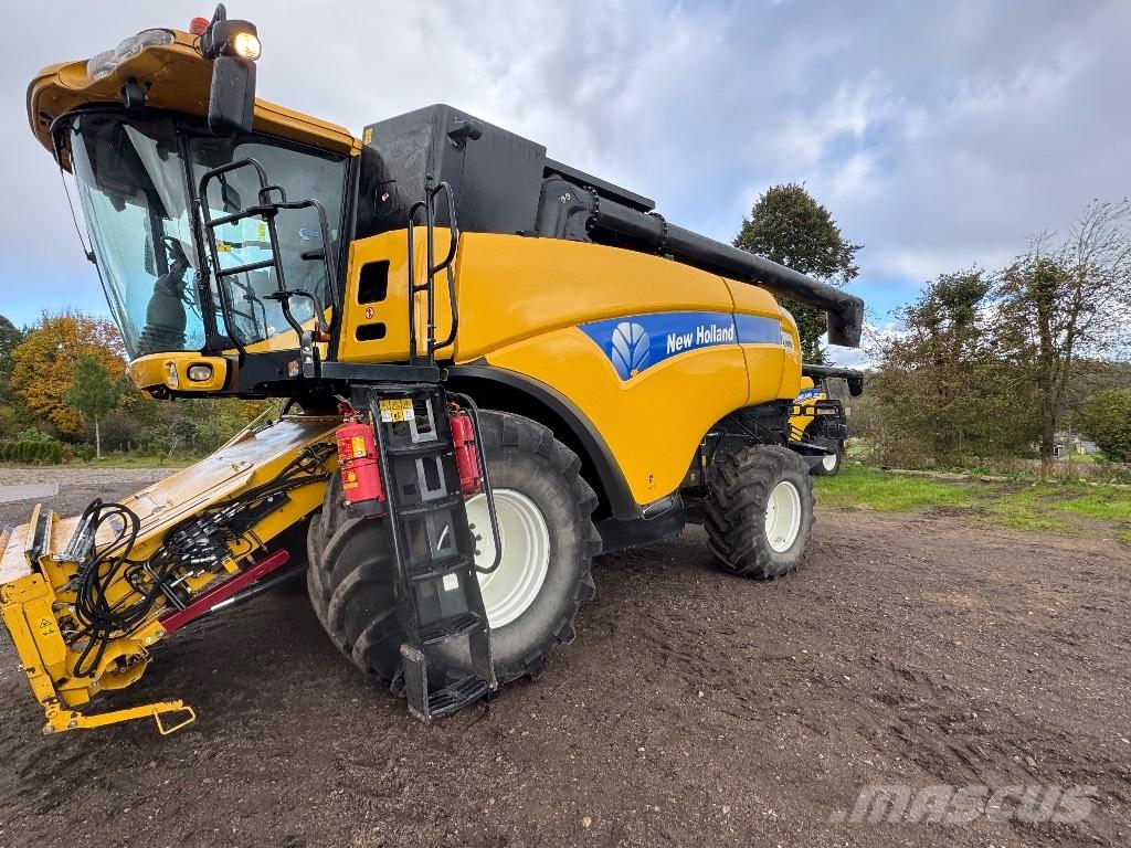 New Holland CX 8070 Sklízecí mlátičky