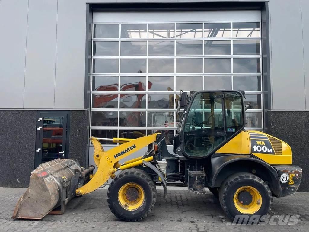 Komatsu WA100 Kolové nakladače