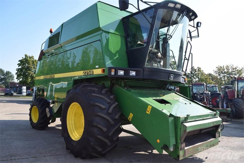 John Deere 2064 Sklízecí mlátičky