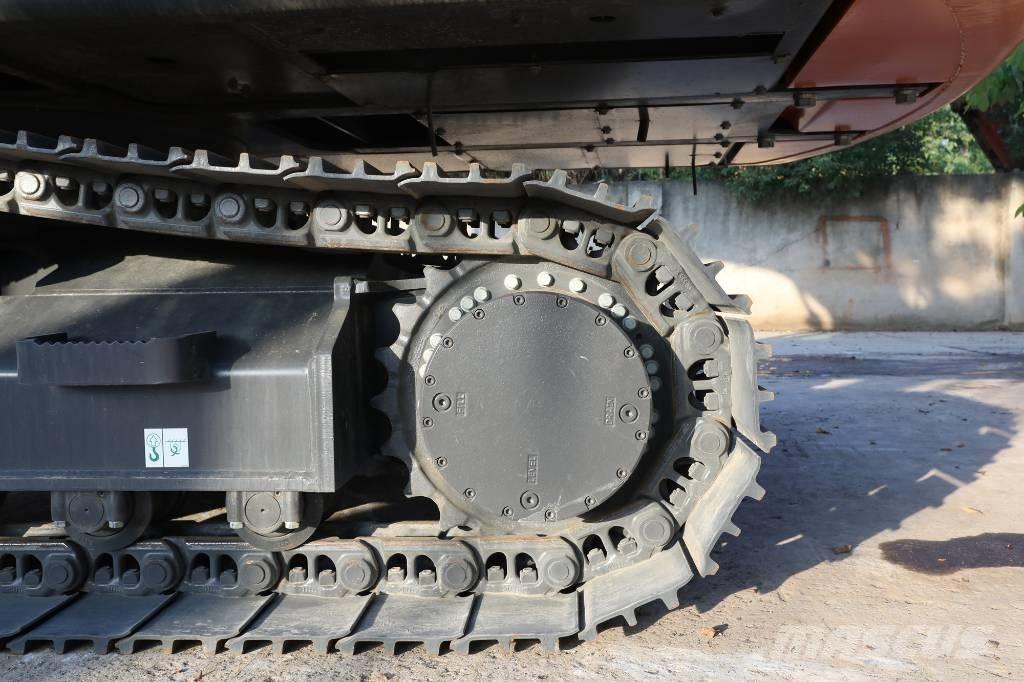 Develon DX 205 Midi rýpadla 7t - 12t