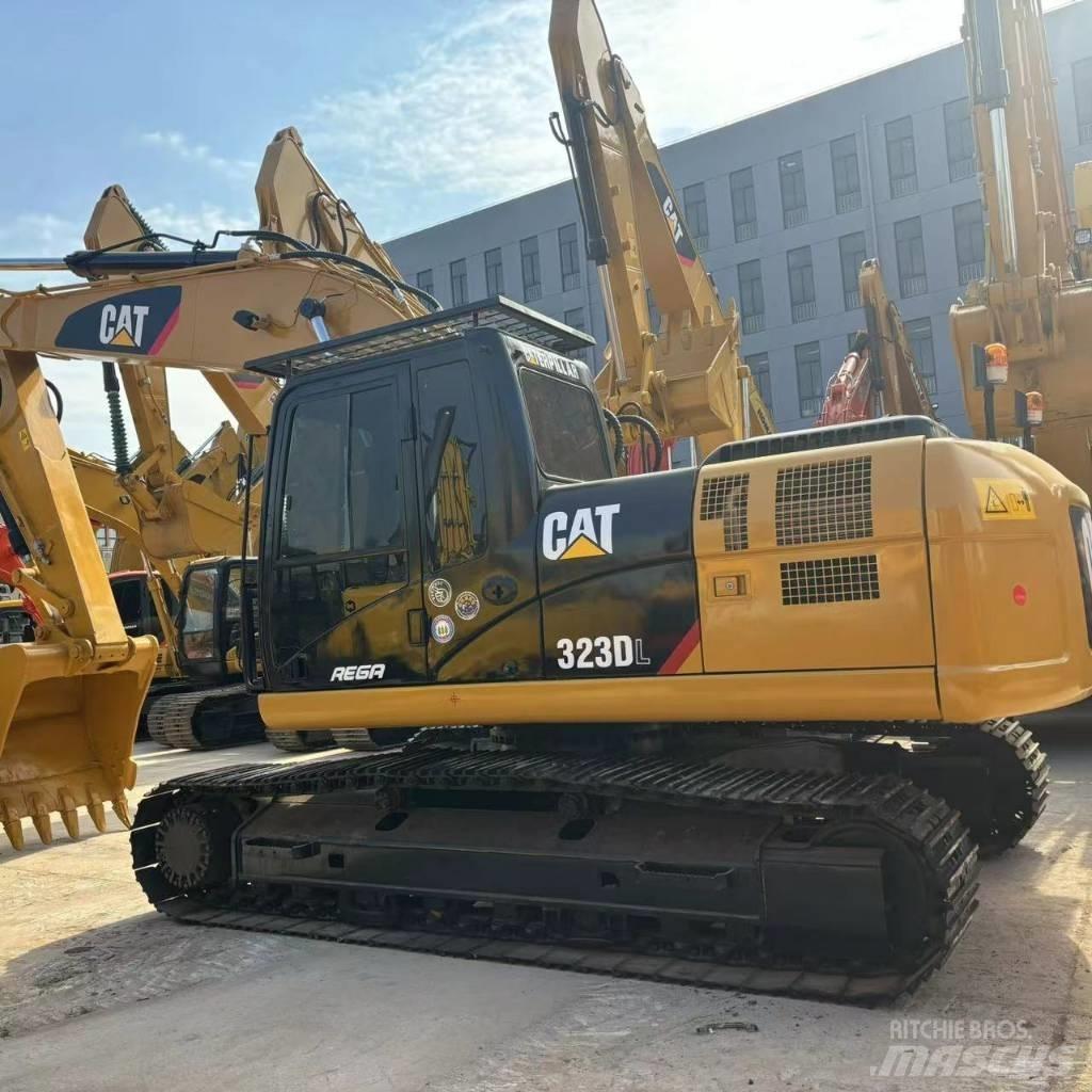 CAT 323 D L Pásová rýpadla