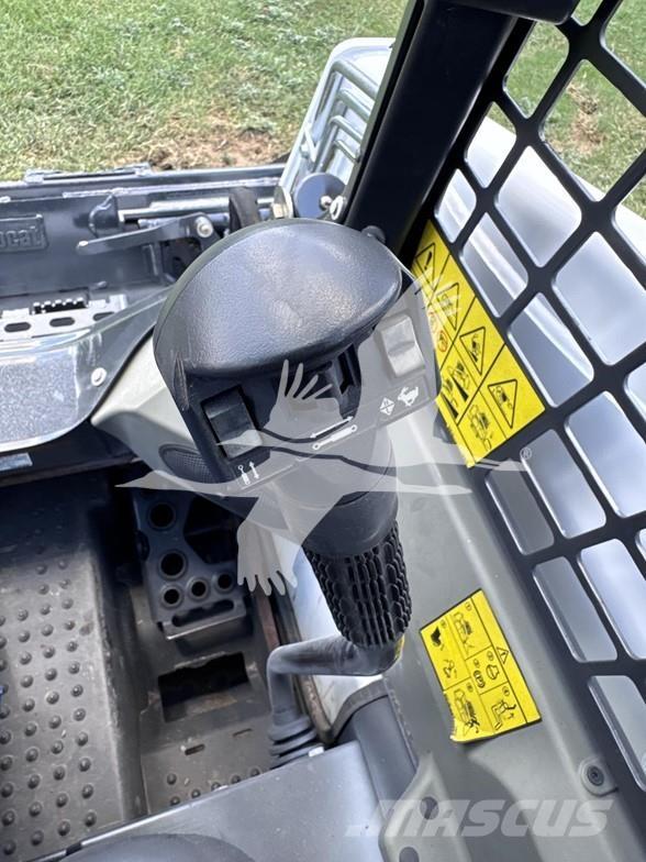 Bobcat T450 Smykem řízené nakladače