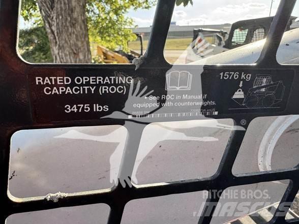 Bobcat T770 Smykem řízené nakladače