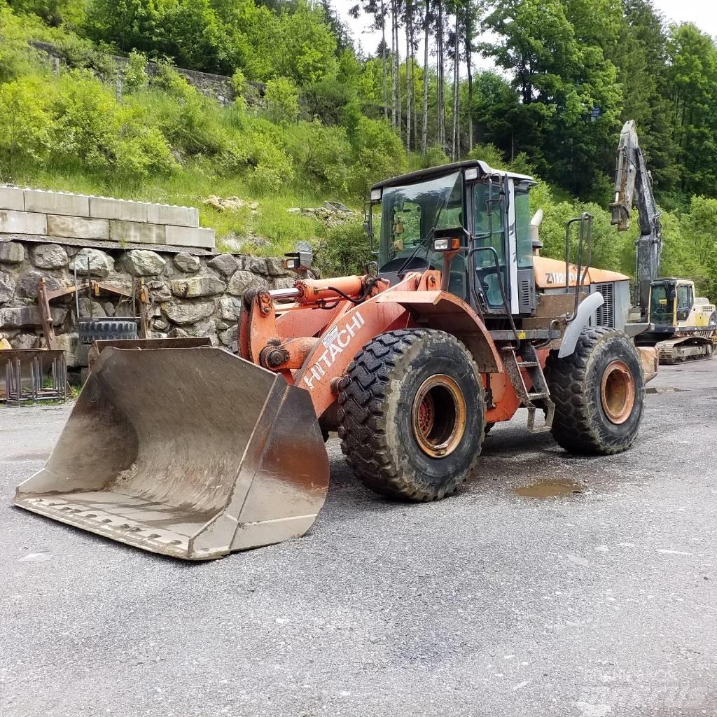 Hitachi ZW 220 Kolové nakladače