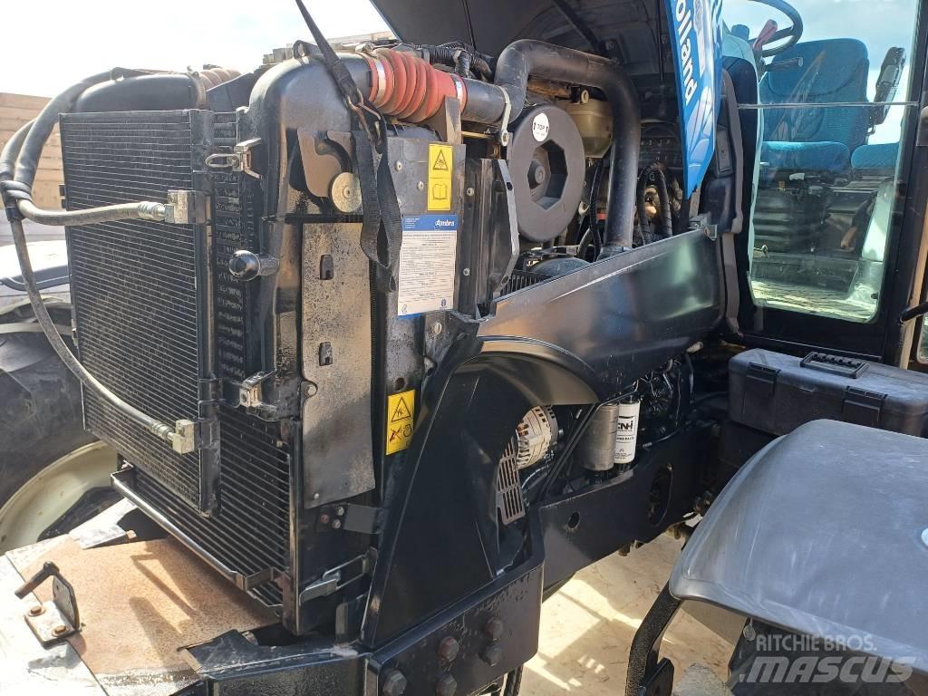 New Holland T7030AC Traktory