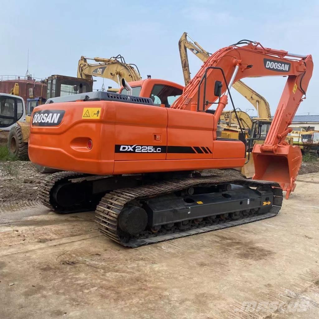Doosan DX 225 LC Pásová rýpadla