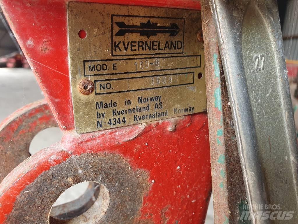 Kverneland E160 Oboustranné pluhy