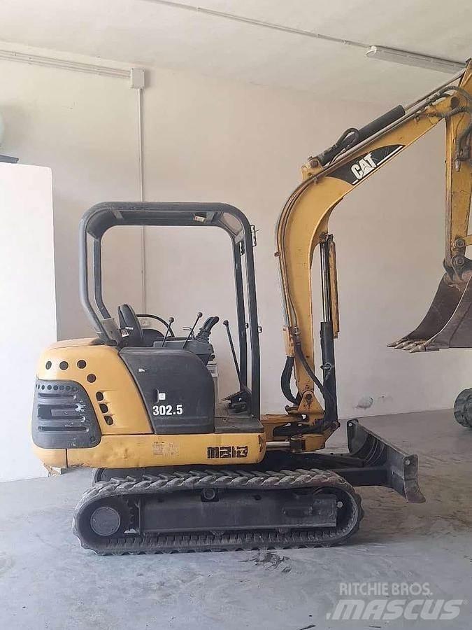 CAT 302.5 Mini rýpadla < 7t