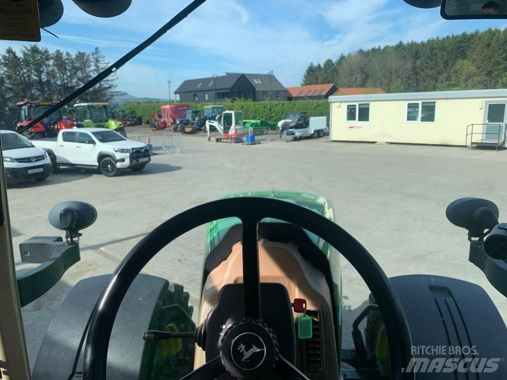 John Deere 7930 Traktory