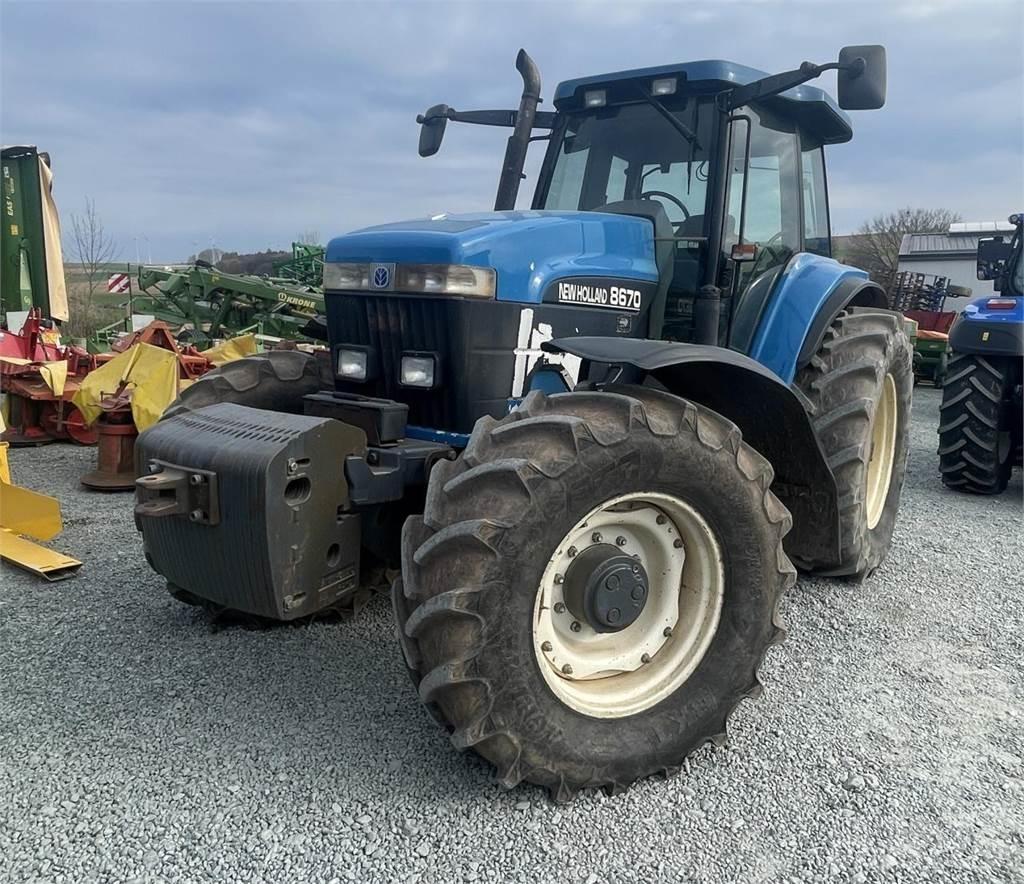 New Holland 8670 Traktory