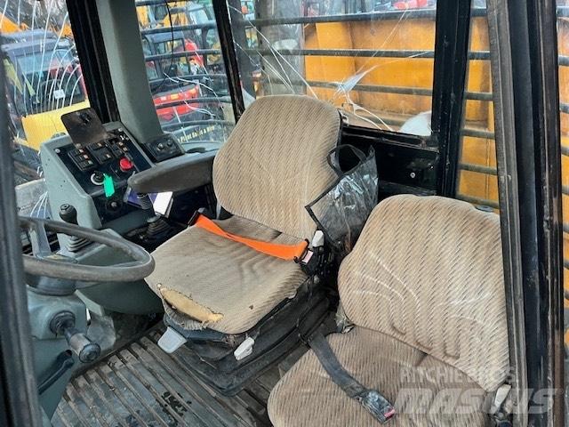 JCB 714 Kloubové dempry