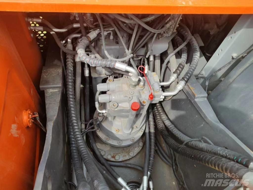 Hitachi ZX200 Pásová rýpadla