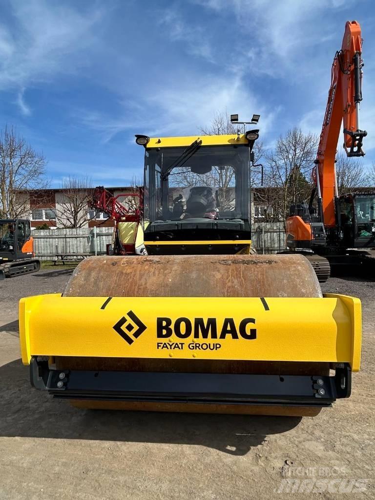 Bomag BW 211 D5 Půdní kompaktory
