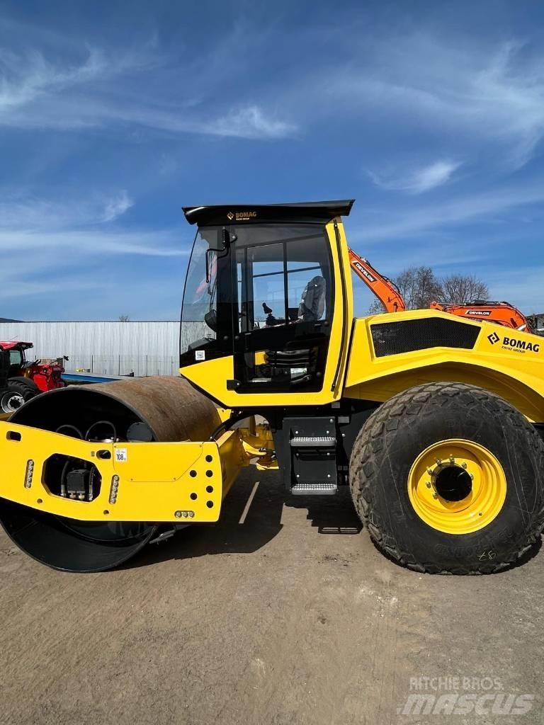 Bomag BW 211 D5 Půdní kompaktory