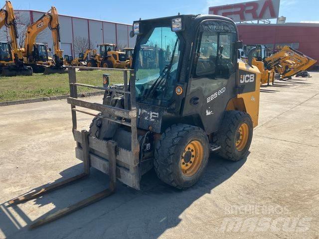 JCB 225 Smykem řízené nakladače