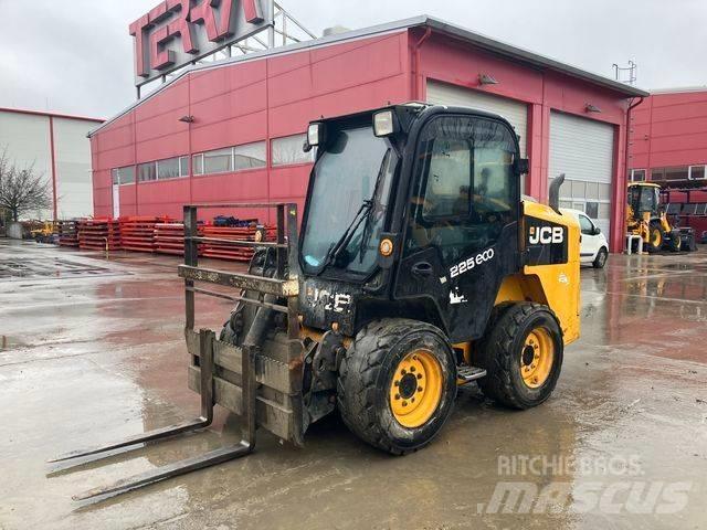 JCB 225 Smykem řízené nakladače