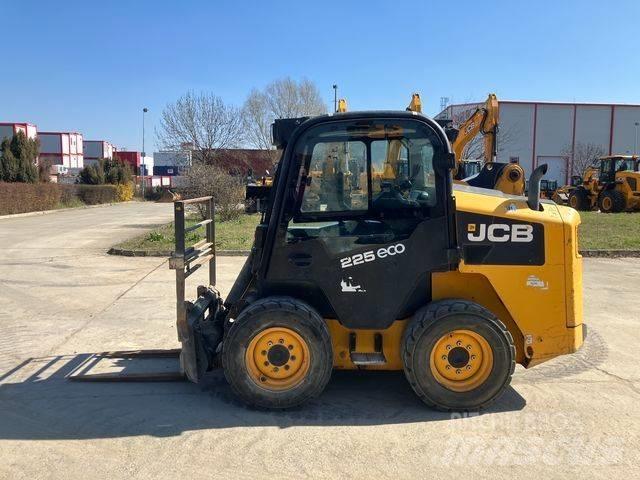 JCB 225 Smykem řízené nakladače
