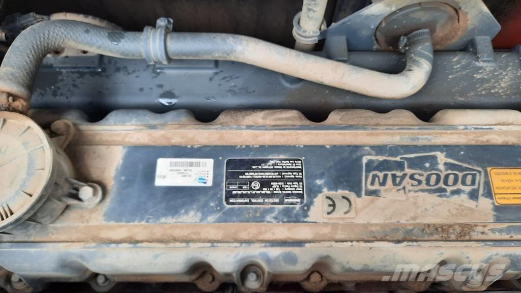 Doosan DX 300 LC-5 Pásová rýpadla