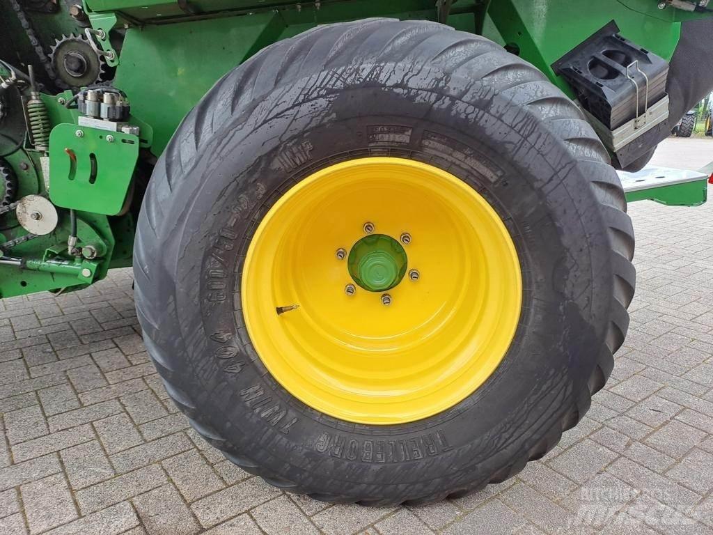 John Deere V461R Lis na válcové balíky